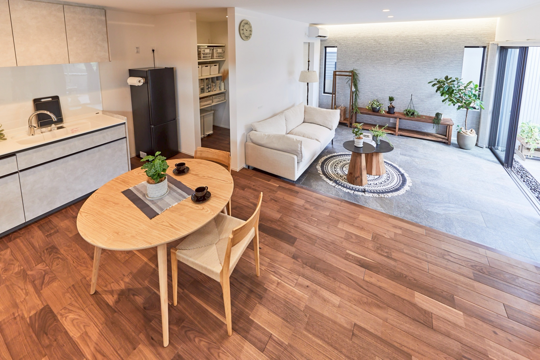 見晴らしのよいアイランドキッチン