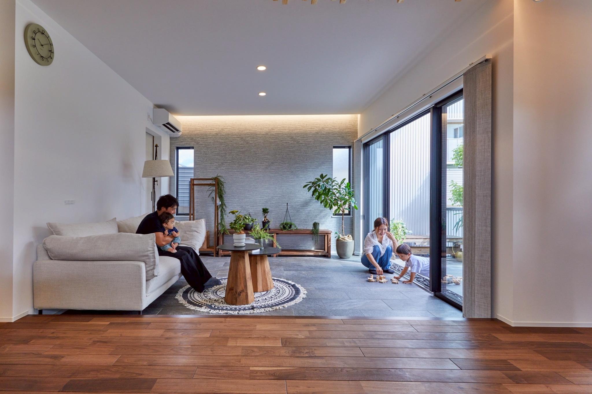 家族でくつろぐ開放的なLDK